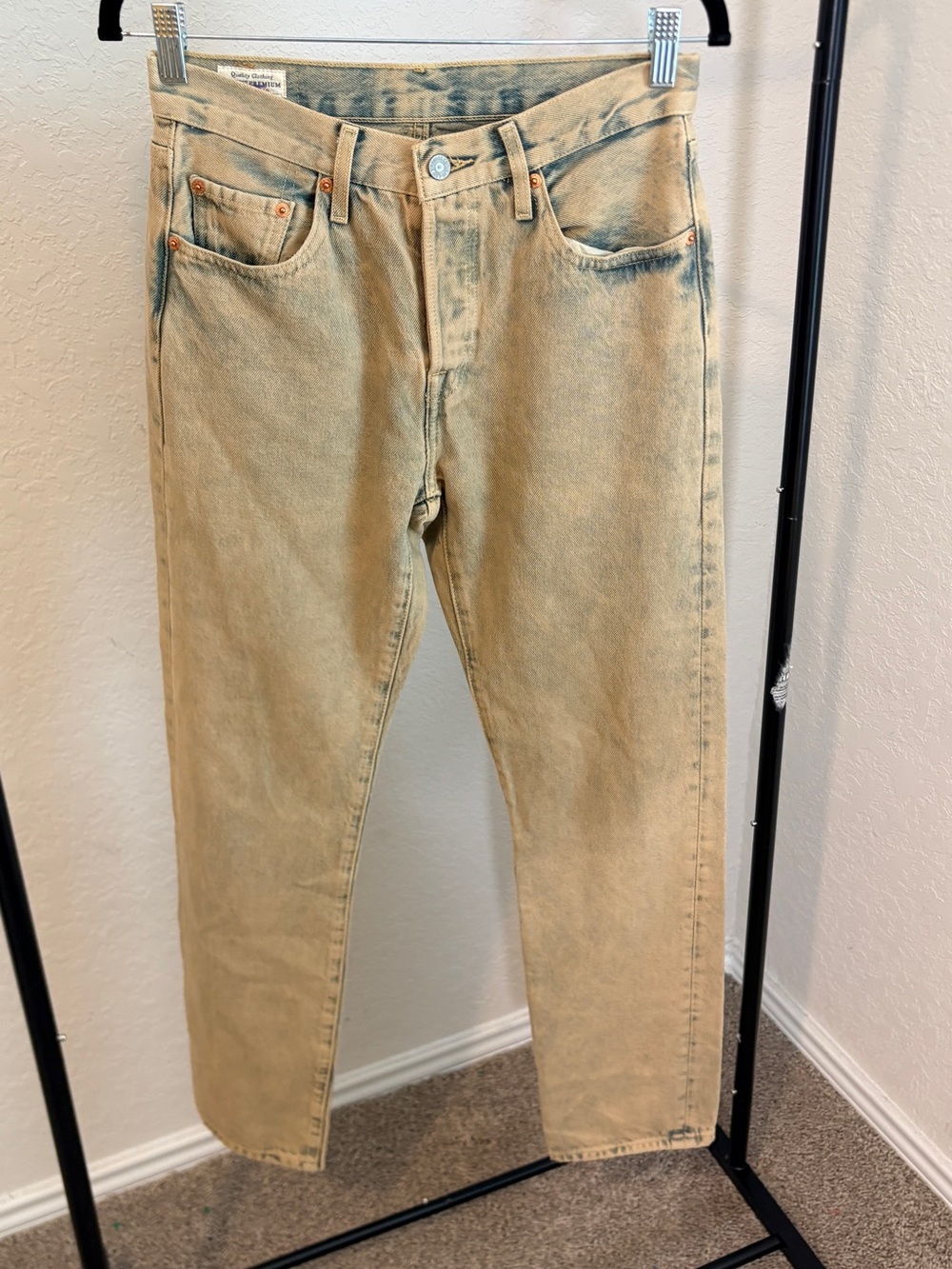 Levi's Straight Leg Jeans in Sandstone Wash